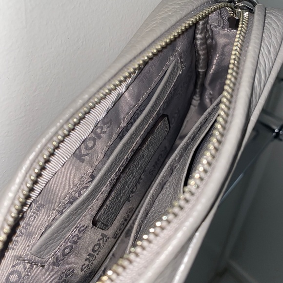 Michael Kors Crossbody - Picture 4 of 6